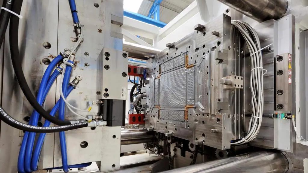 Care for the Injection Molding Machine - Monthly Maintenance 2